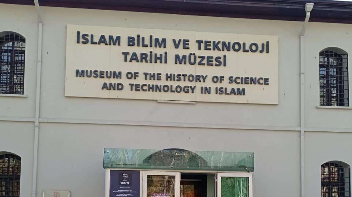 Gençlerle İslam Bilim ve Teknoloji Müzesi, Topkapı Sarayı gezisi gerçekleştirdik.